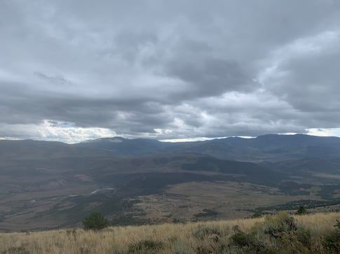 cloudy skies on the great divide trail 